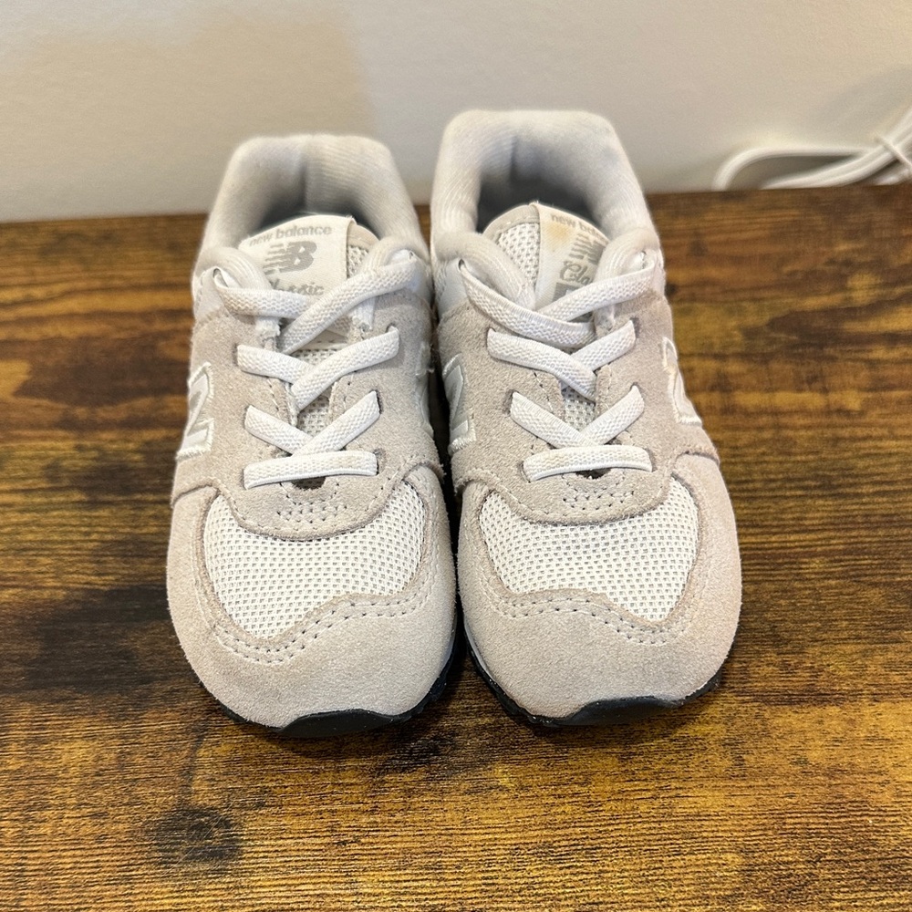 New Balance 574 Toddler size 6 Light Gray Sneakers